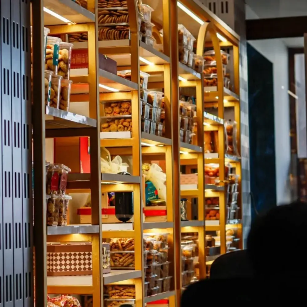Specialty Store Display Shelves