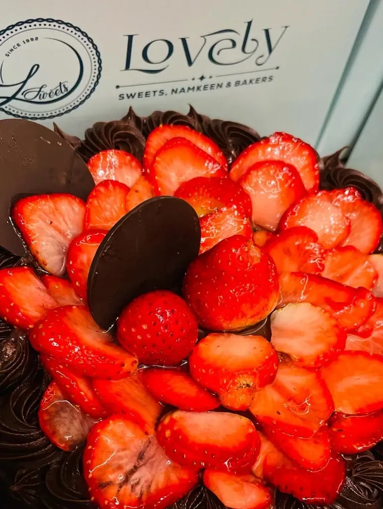 Fresh Strawberry Chocolate Cake
